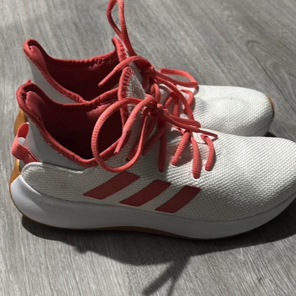 Adidas Cloud Foam size 6.5